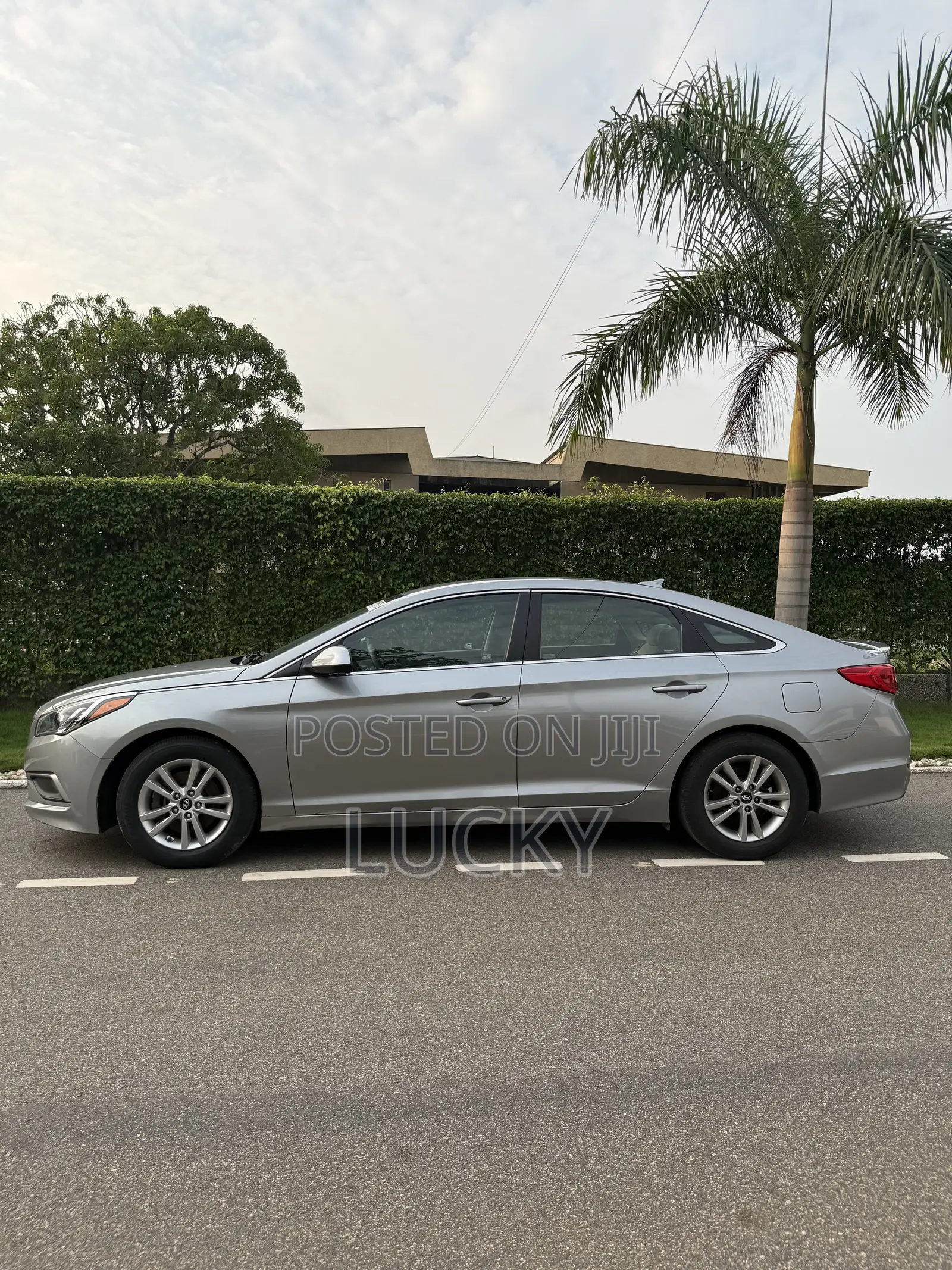 Hyundai Sonata Base Sedan FWD (2.4L 4cyl 6A) 2017 Silver