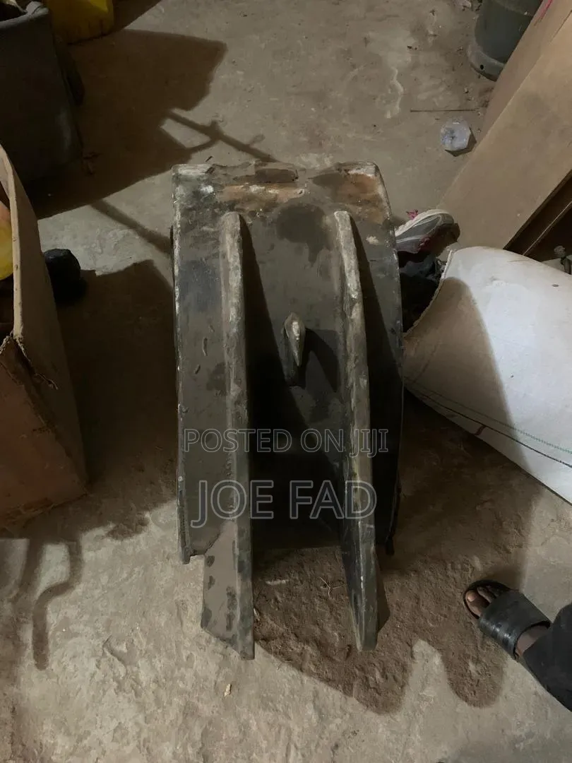 4 Teeth Heavy Duty Backhoe Bucket in Good Condition.