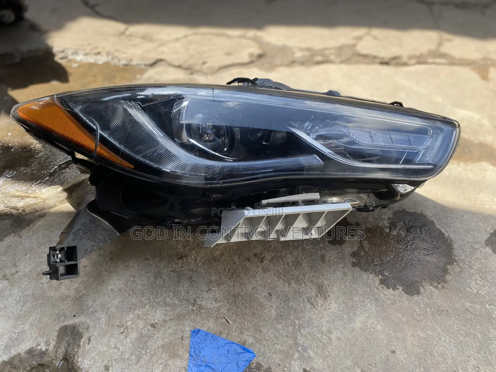 Infiniti QX60 Headlight