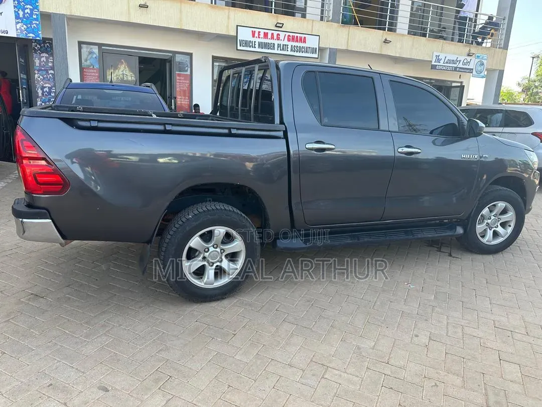 Toyota Hilux 2017 Gold