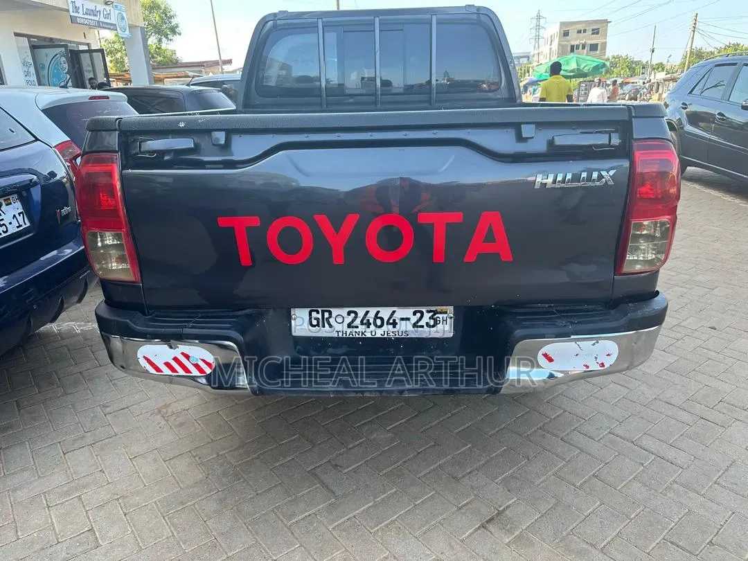 Toyota Hilux 2017 Gold