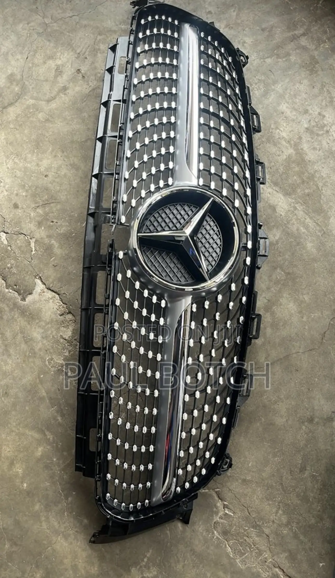 Mercedes-Benz Aftermarket Diamond Style Front Grille.