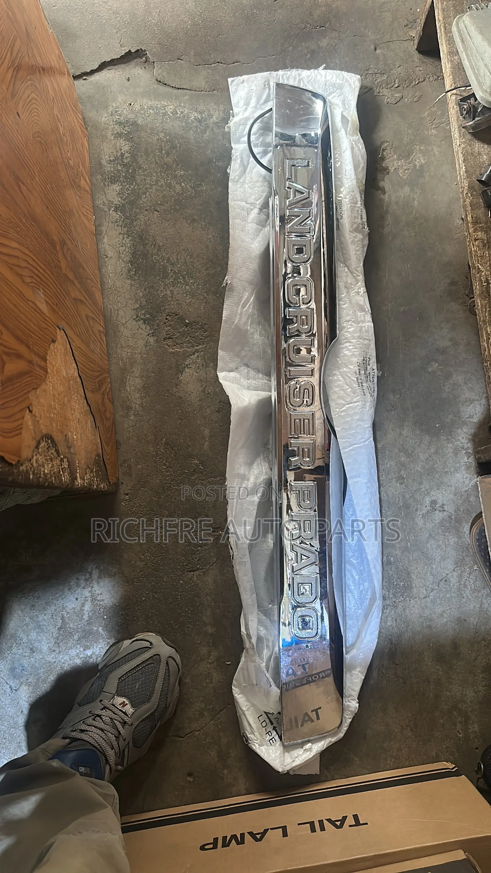 Land Cruiser Prado Boot Chrome Spoiler