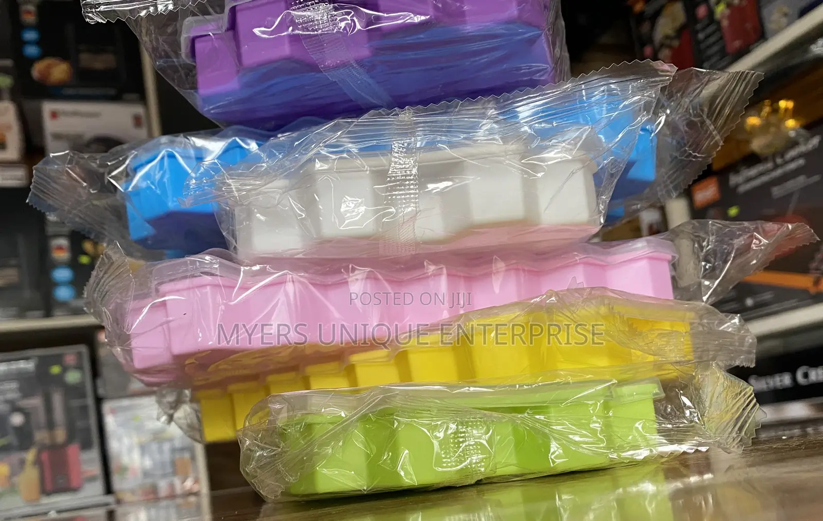 Stackable Ice Cube Tray With Lid