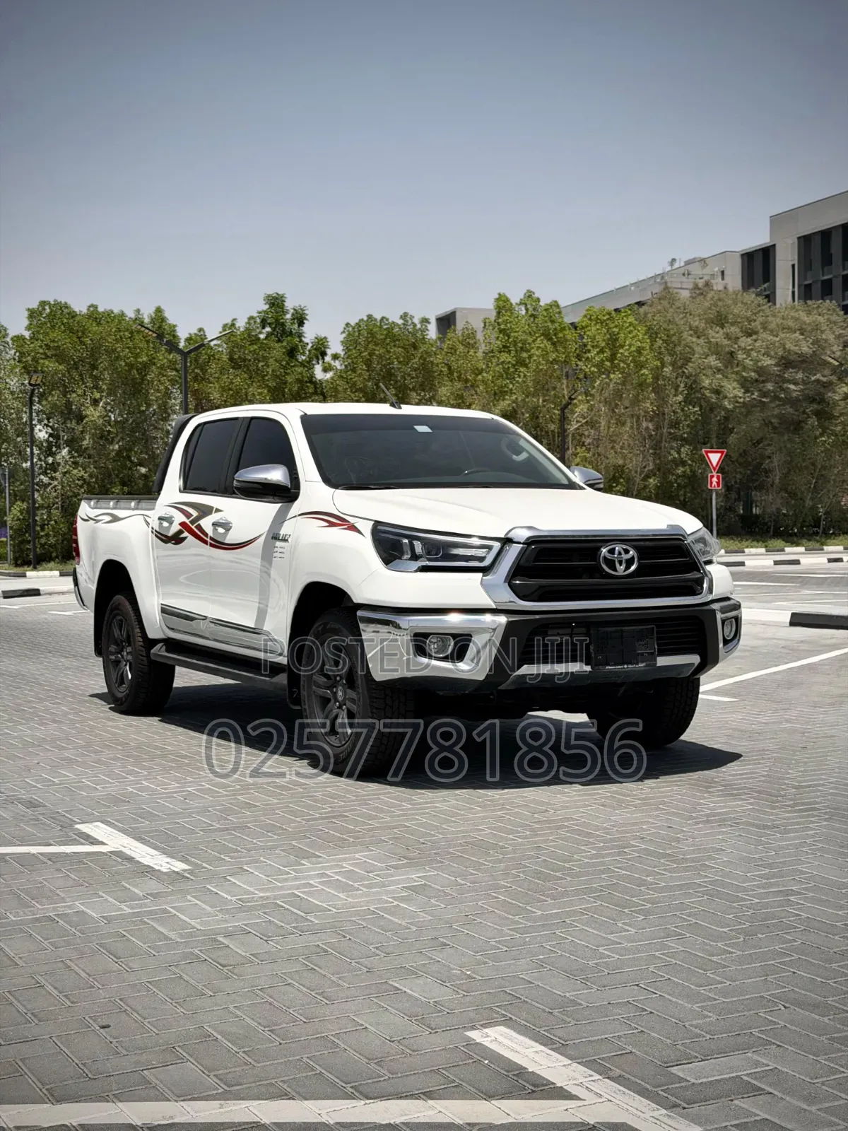 Toyota Hilux 2025 White