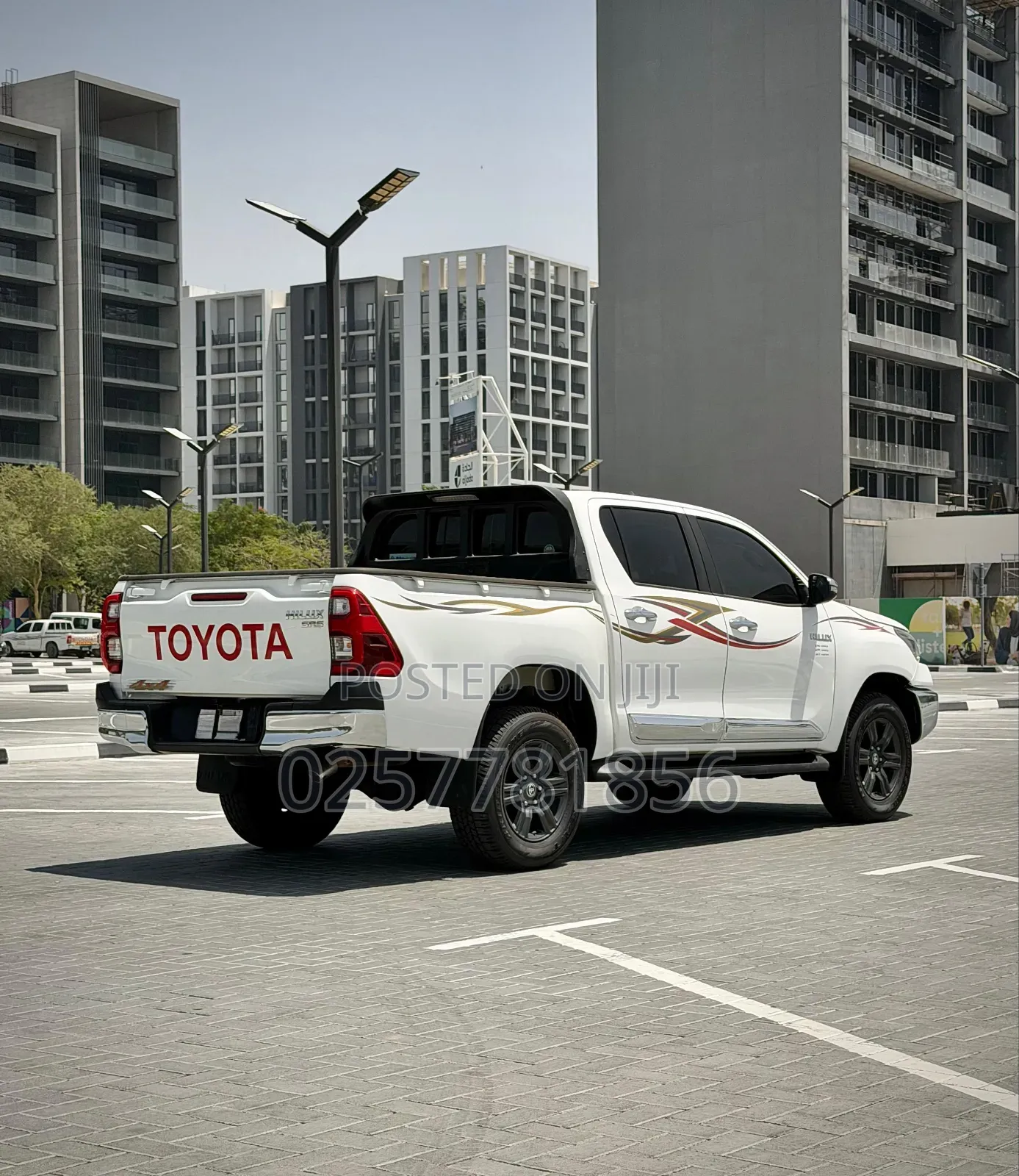Toyota Hilux 2025 White