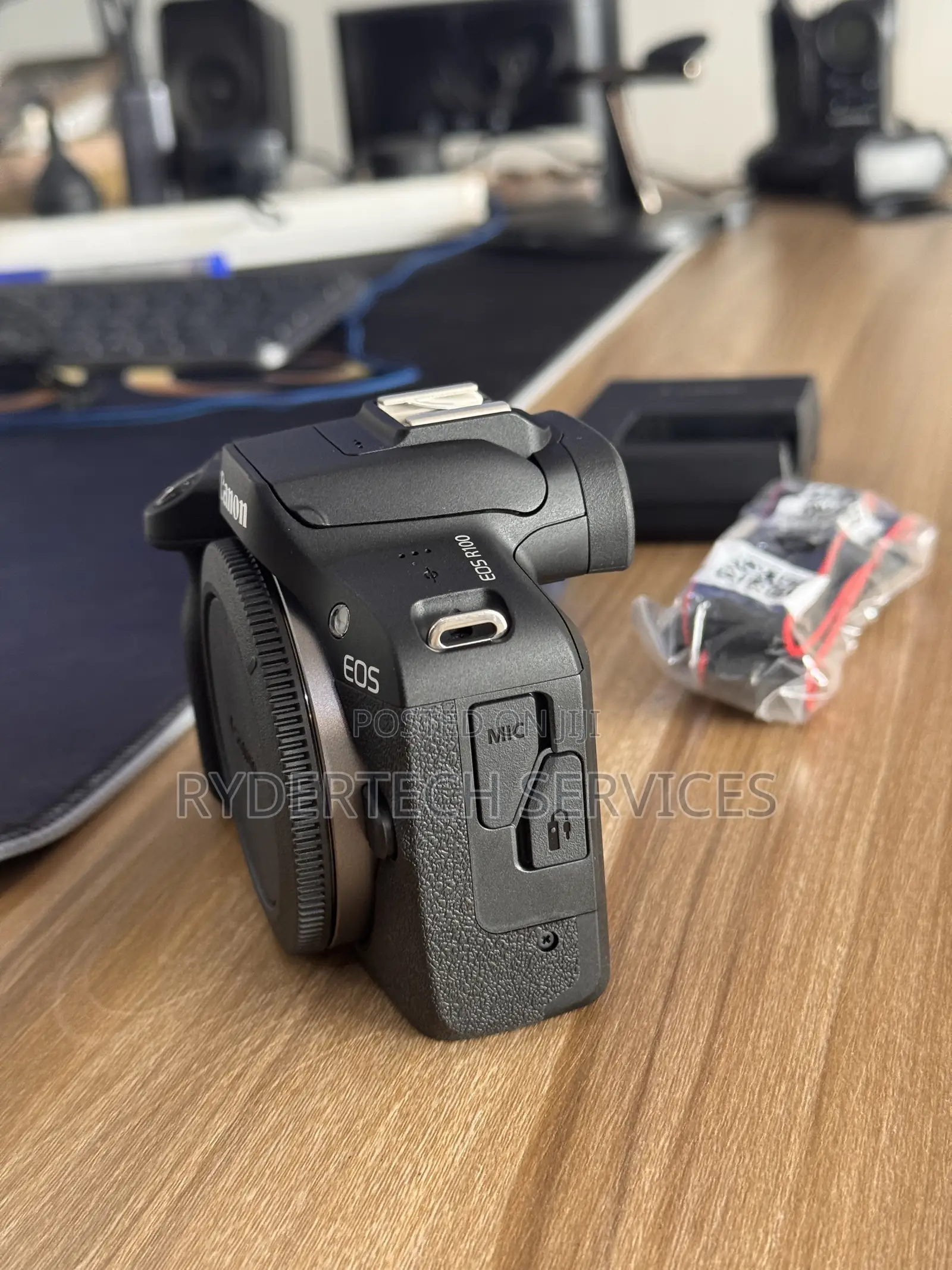 Canon EOS R100 Mirrorless Camera With Kit Lense