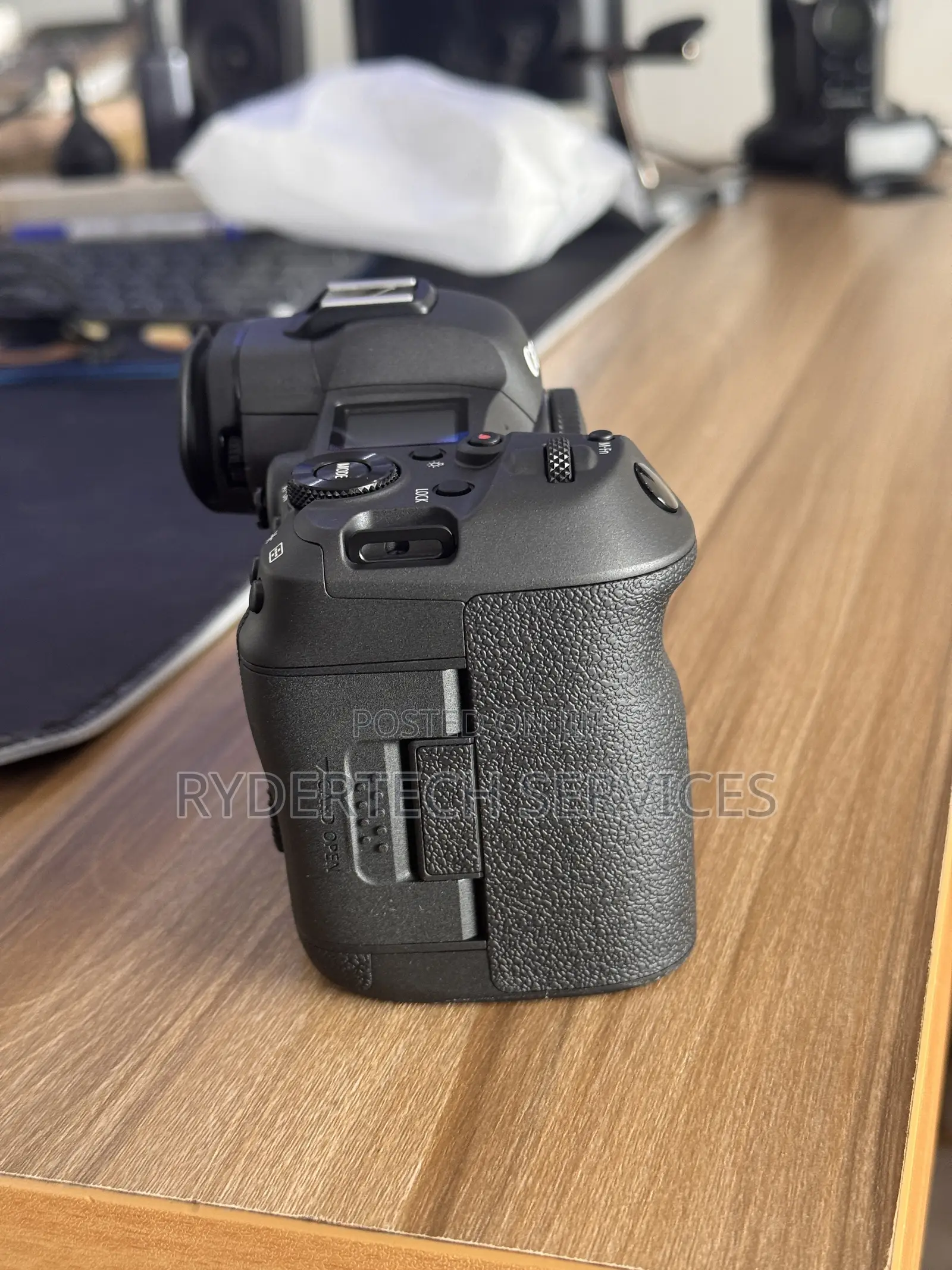 Canon EOS R5 Mirrorless Camera