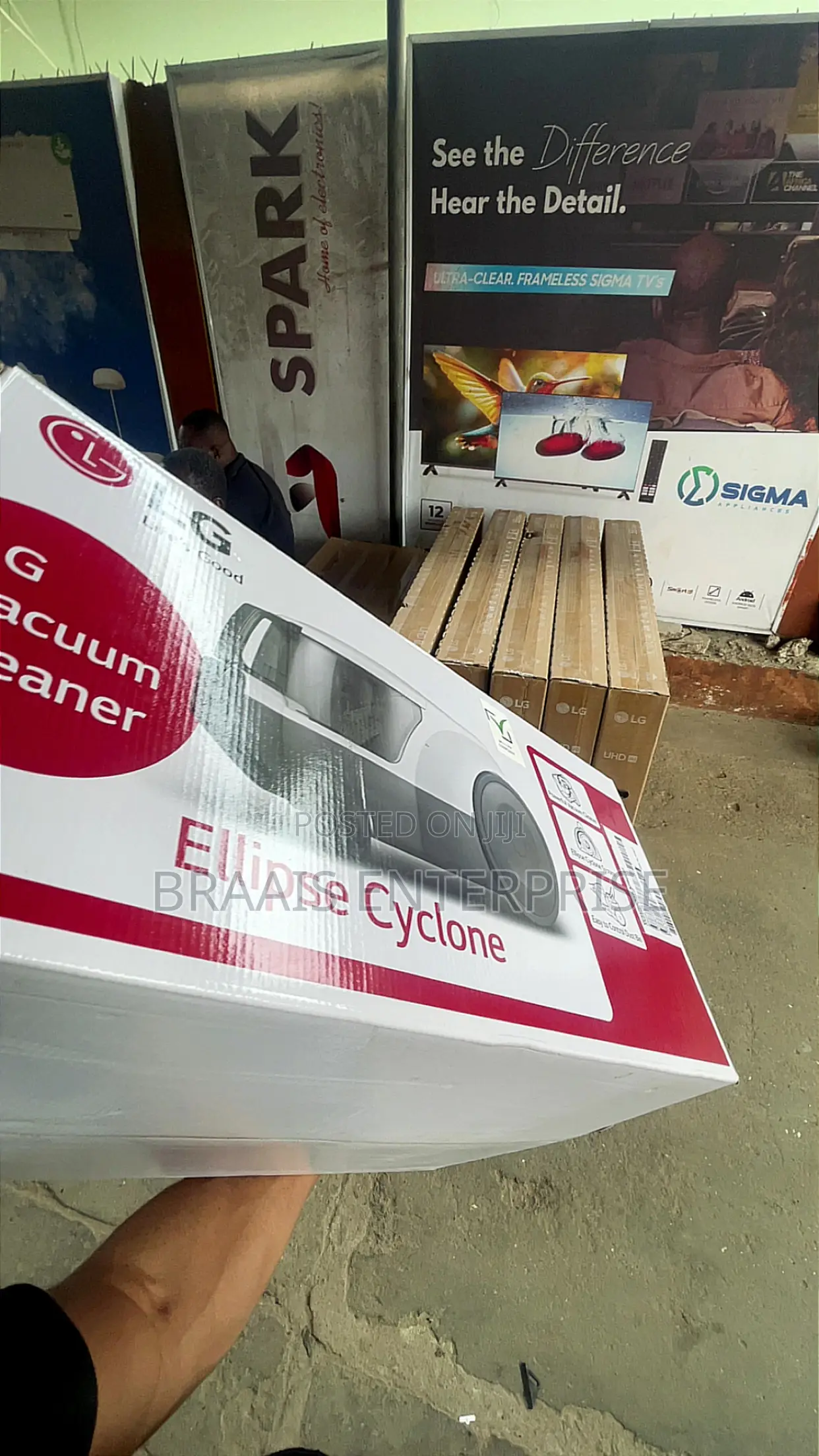 LG 2000w Vacuum Cleaner
