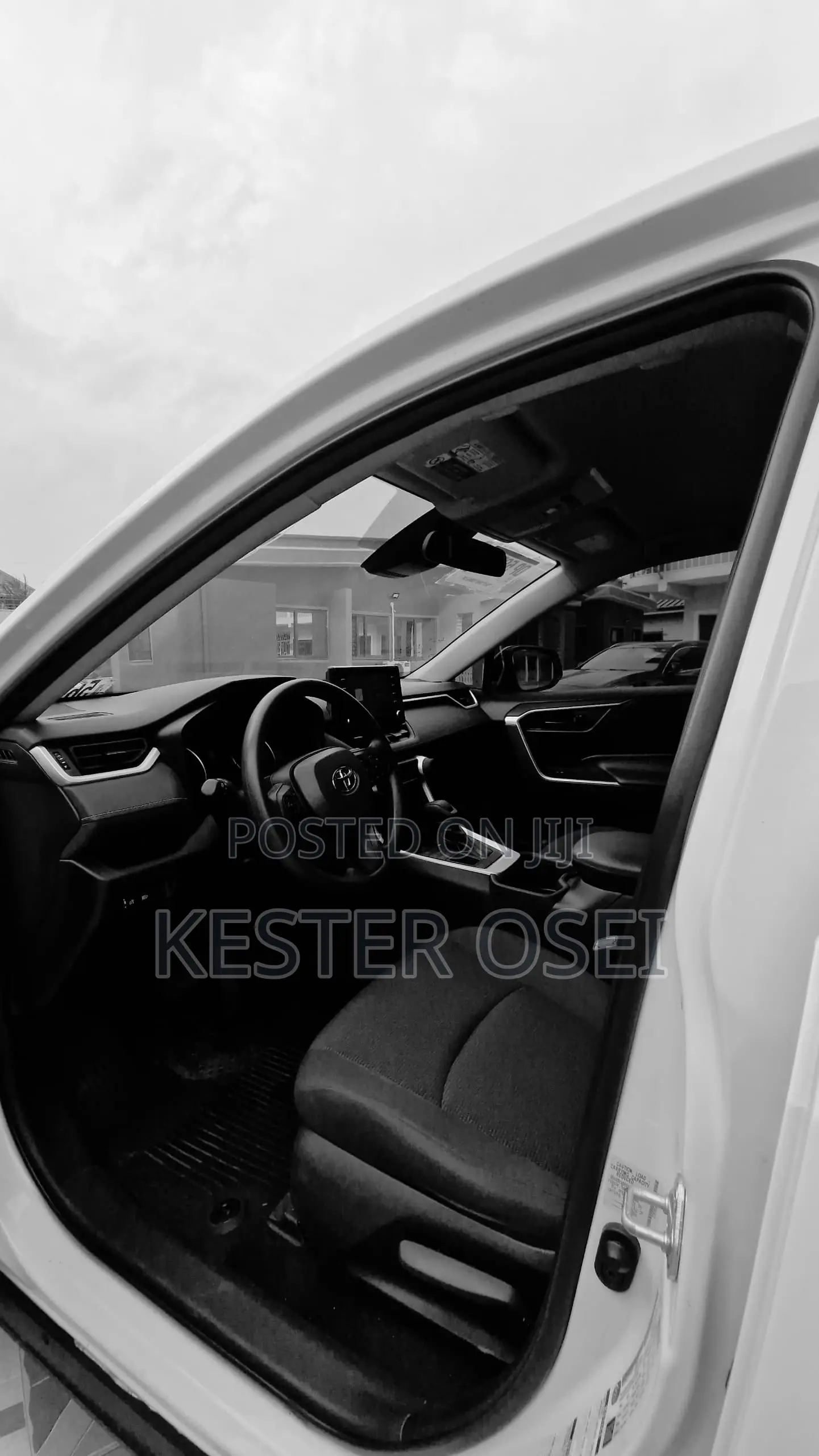 Toyota RAV4 LE 2022 White