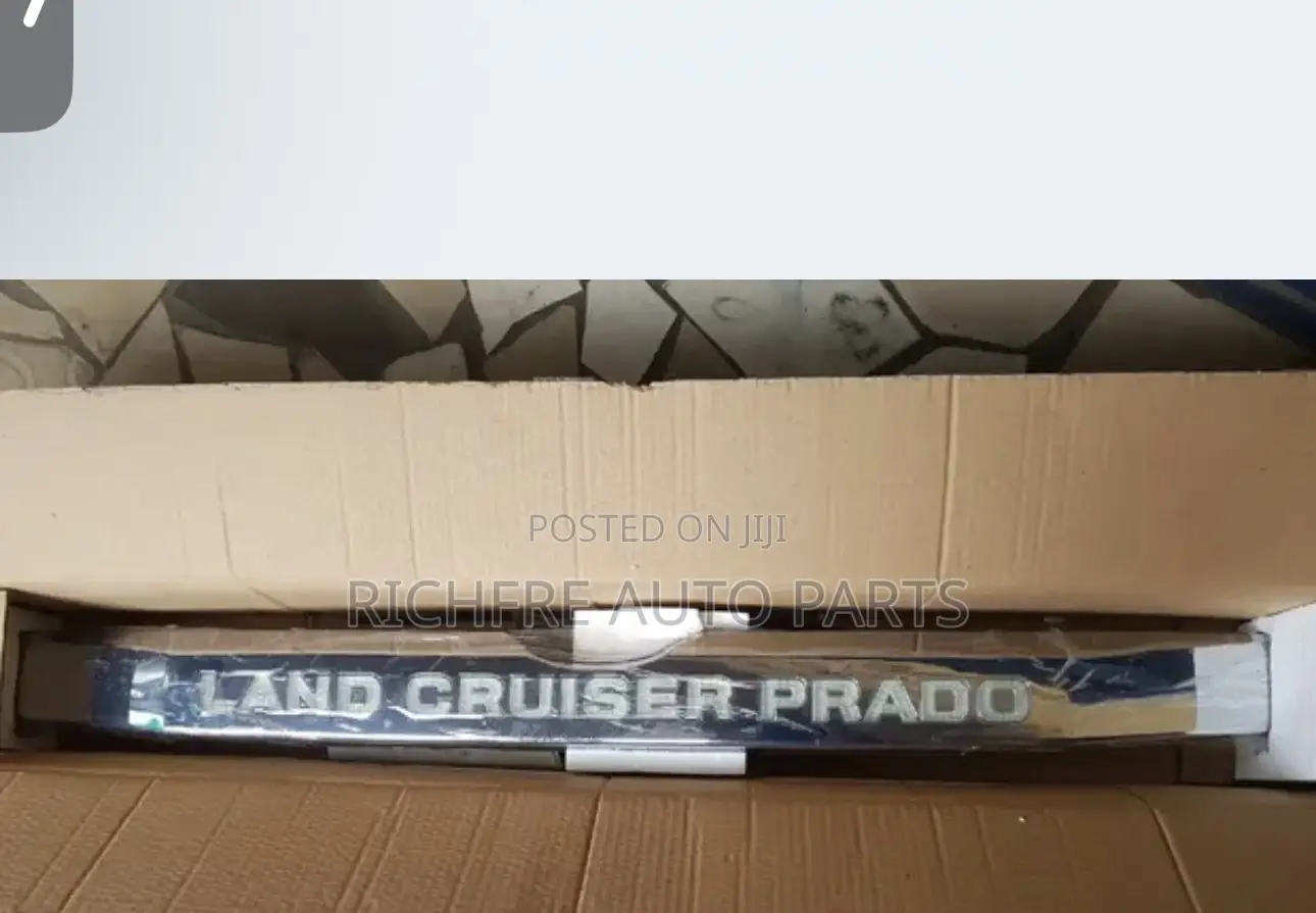 Toyota Land Cruiser Prado Boot Chrome Spoiler Shiny LED