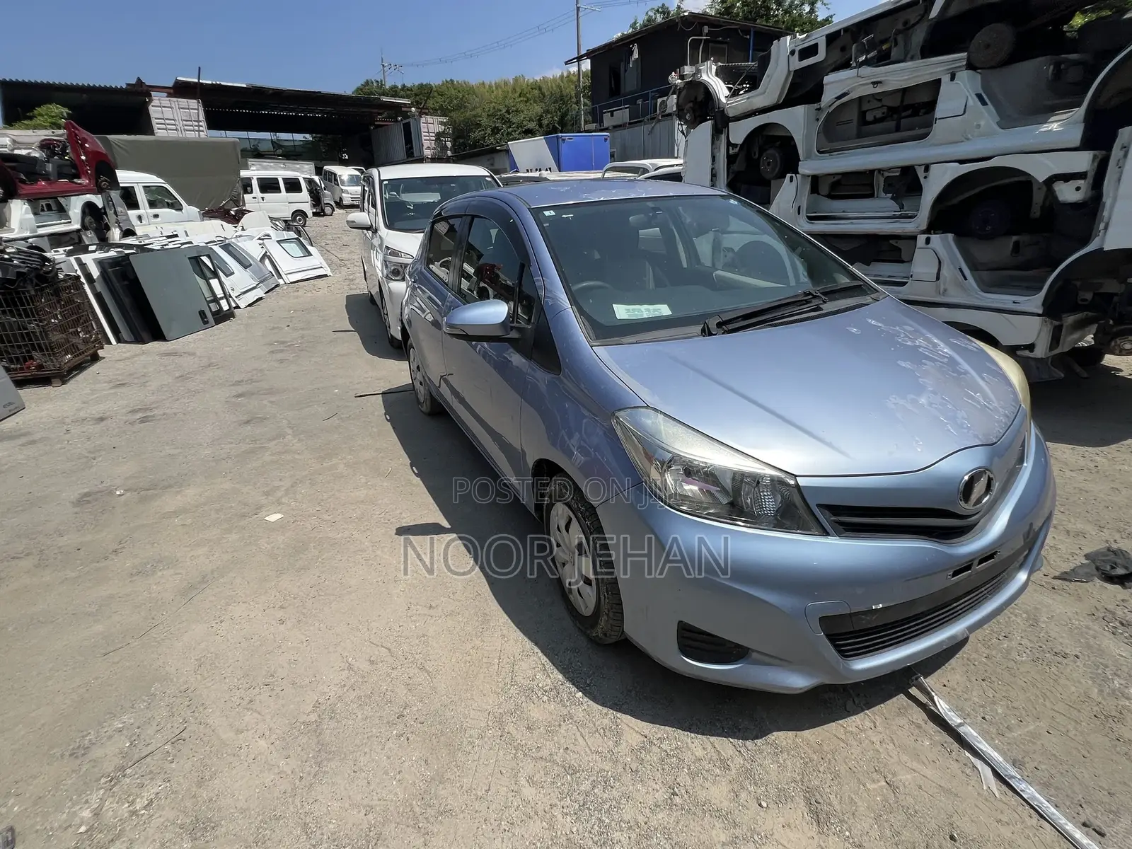 Toyota Vitz 1.3 AWD 5dr 2013 Blue