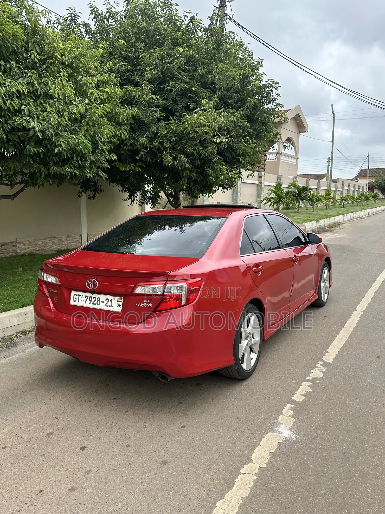 Toyota Camry SE 4dr Sedan (2.5L 4cyl 6A) 2014 Red
