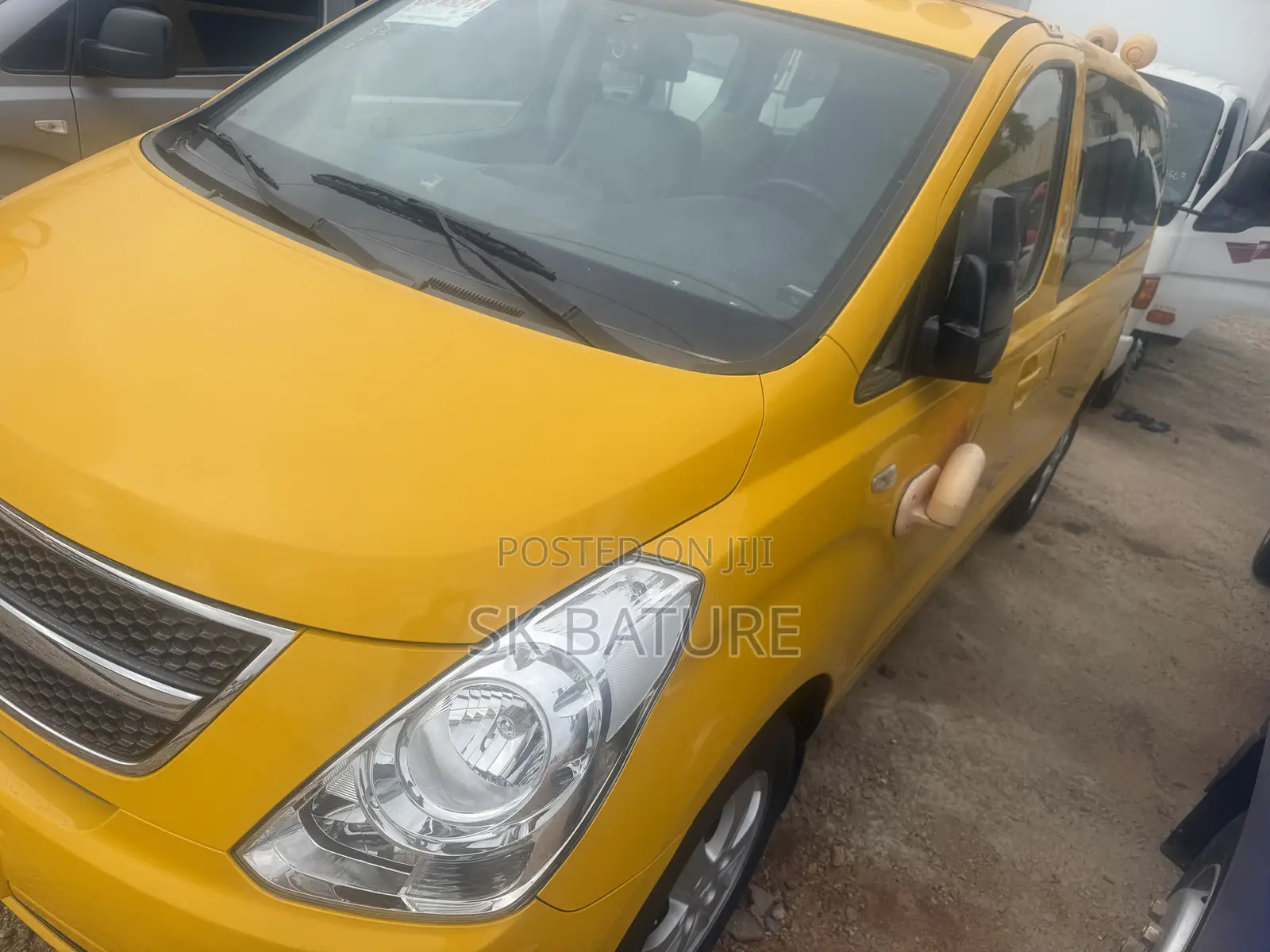 Hyundai Starex 2015 Yellow