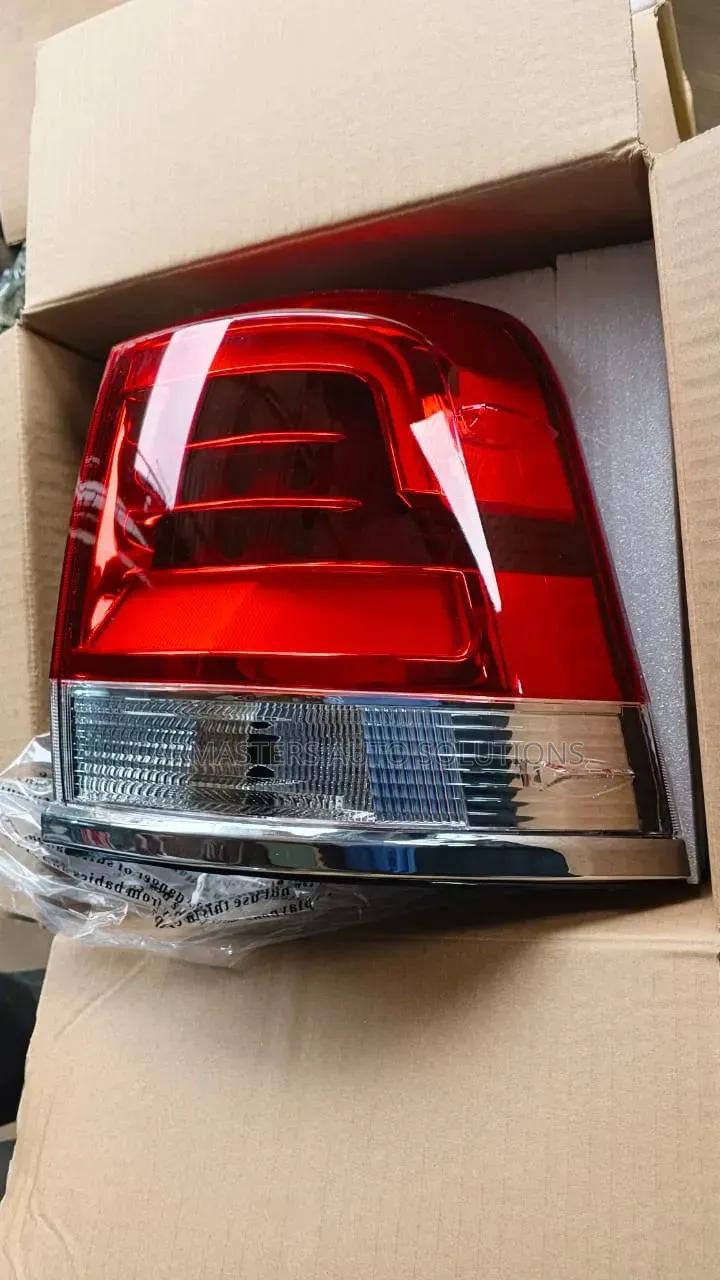 Land Cruiser (V8) Taillight, Left N Right