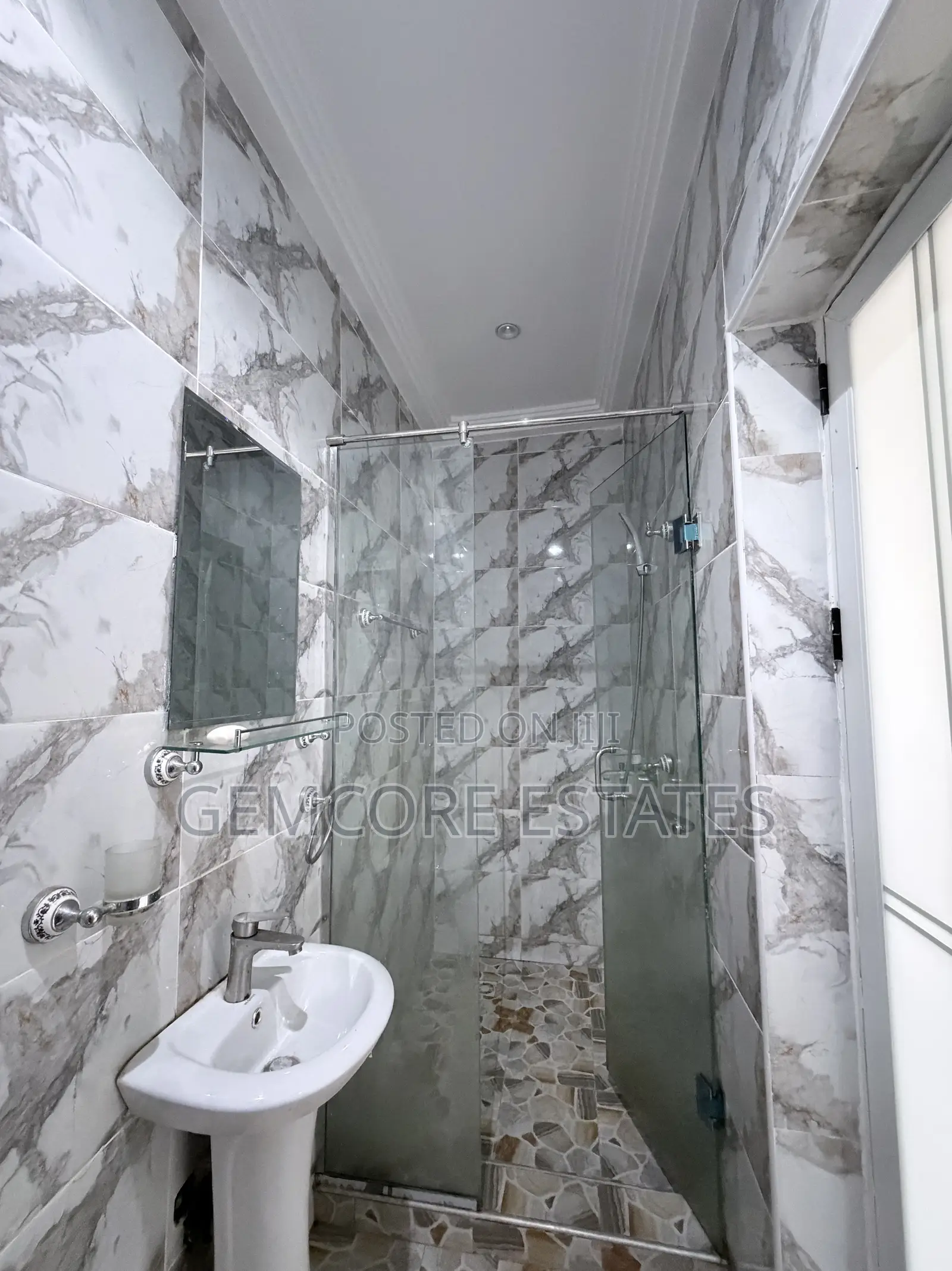 2bdrm Apartment in West Trasacco, Ashaley Botwe for rent