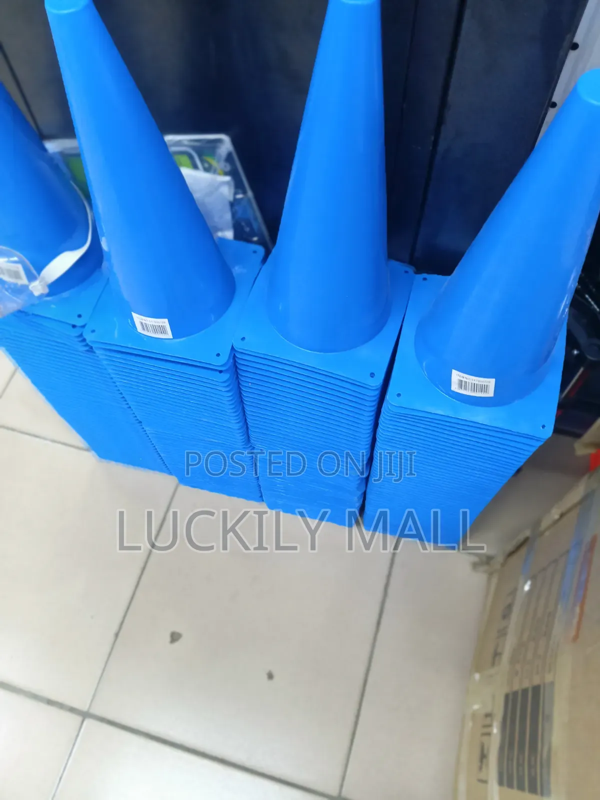 A Soccer Training Logo Tube 18cm