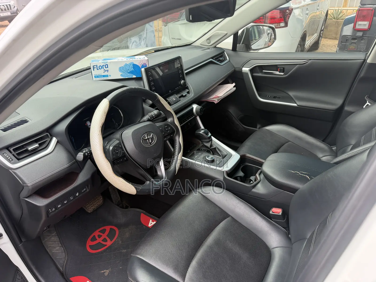 Toyota RAV4 XLE 2022 White