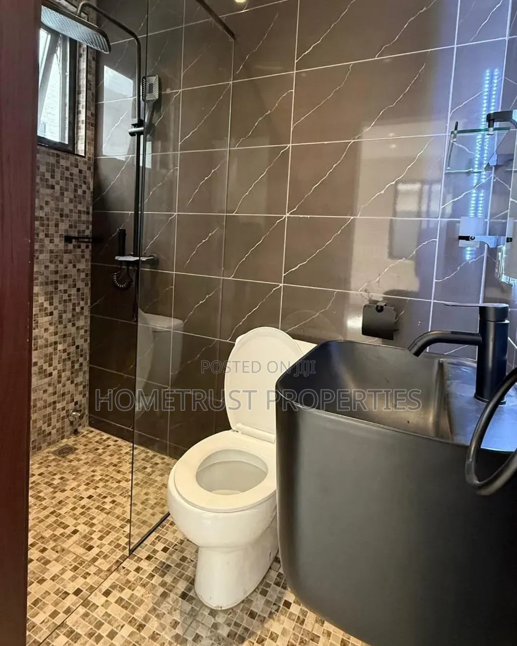 3bdrm Duplex in Ashaley Botwe, School Junction for sale