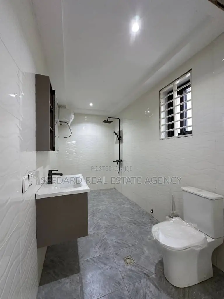 3bdrm Duplex in Sefdard Properties, Ashaley Botwe for sale