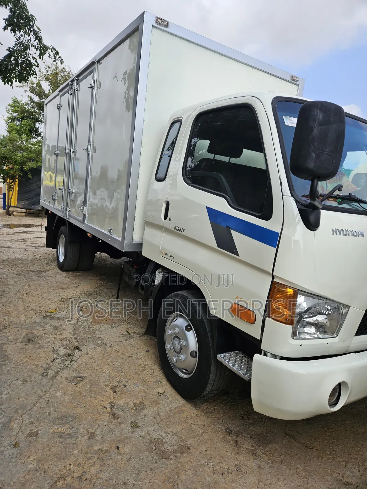 Hyundai Mighty Container