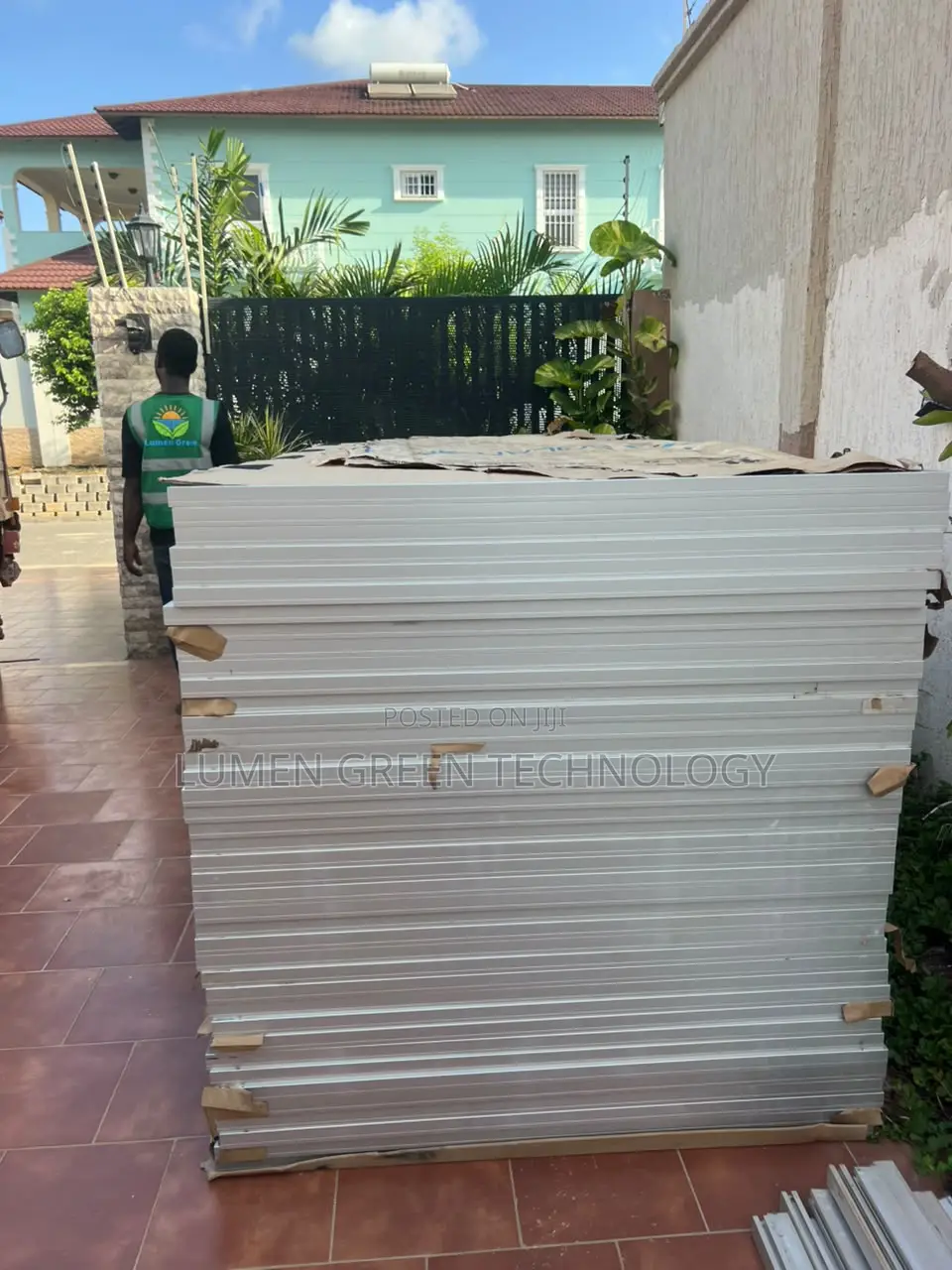 725w Bifacial Solar Panel