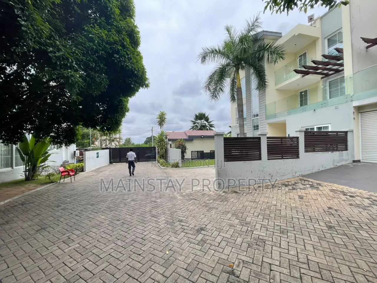 Furnished 4bdrm Townhouse / Terrace for rent
