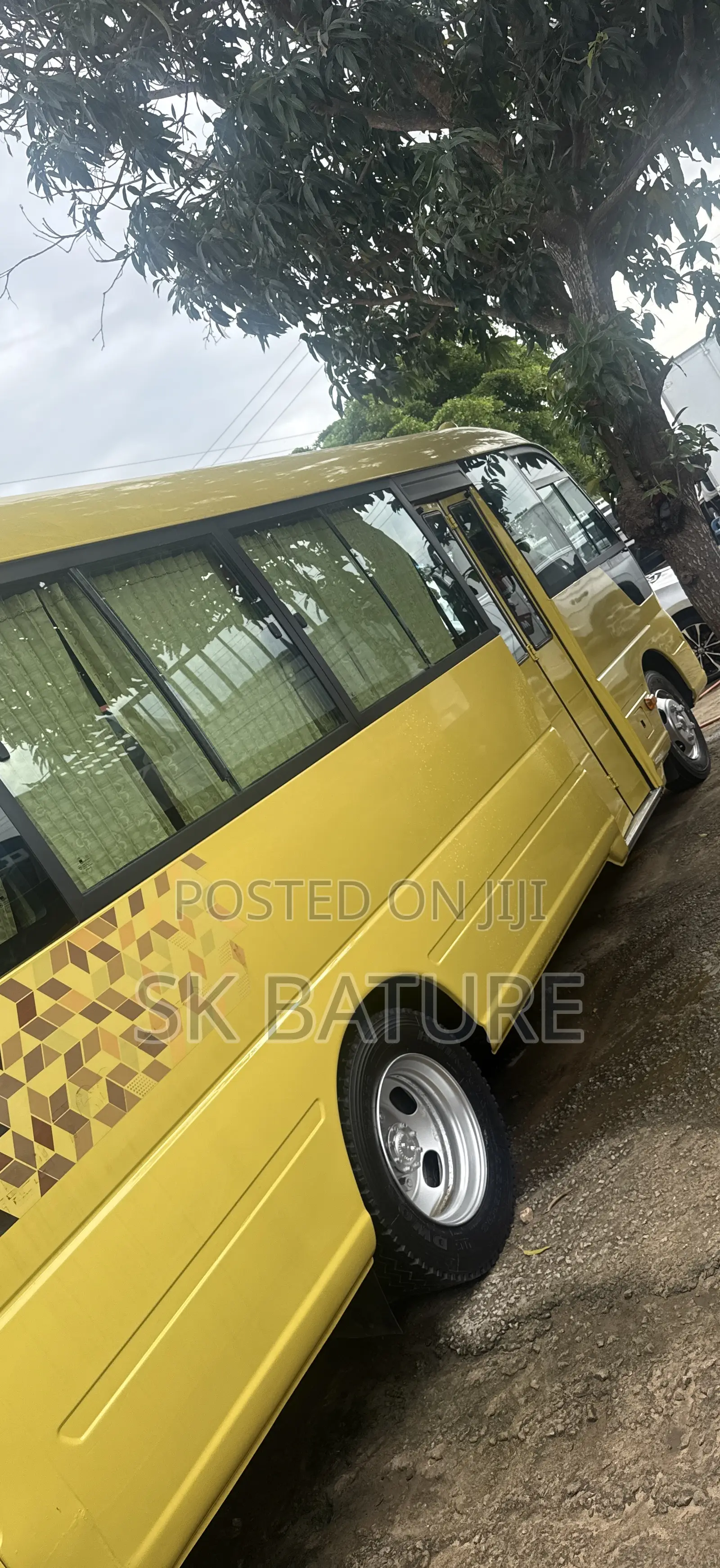 Hyundai County 2015 Yellow