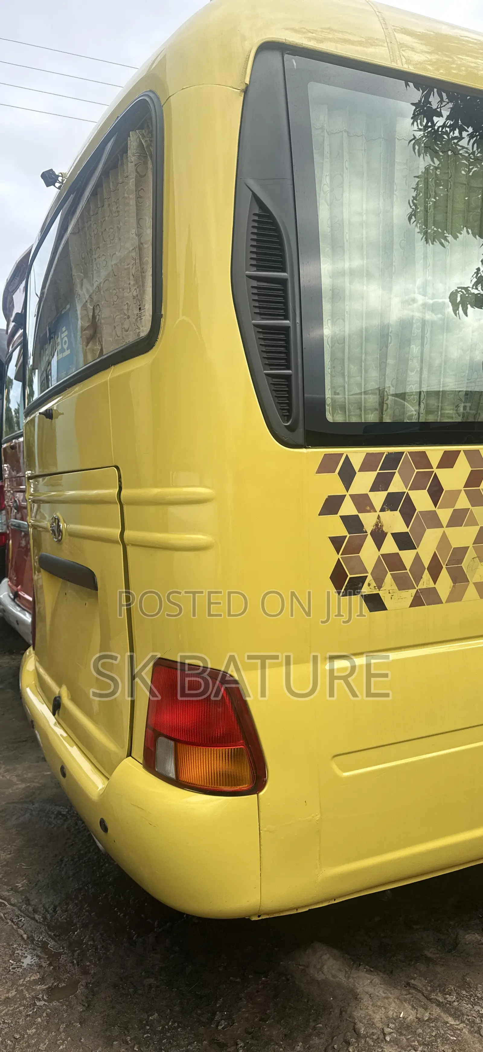 Hyundai County 2015 Yellow