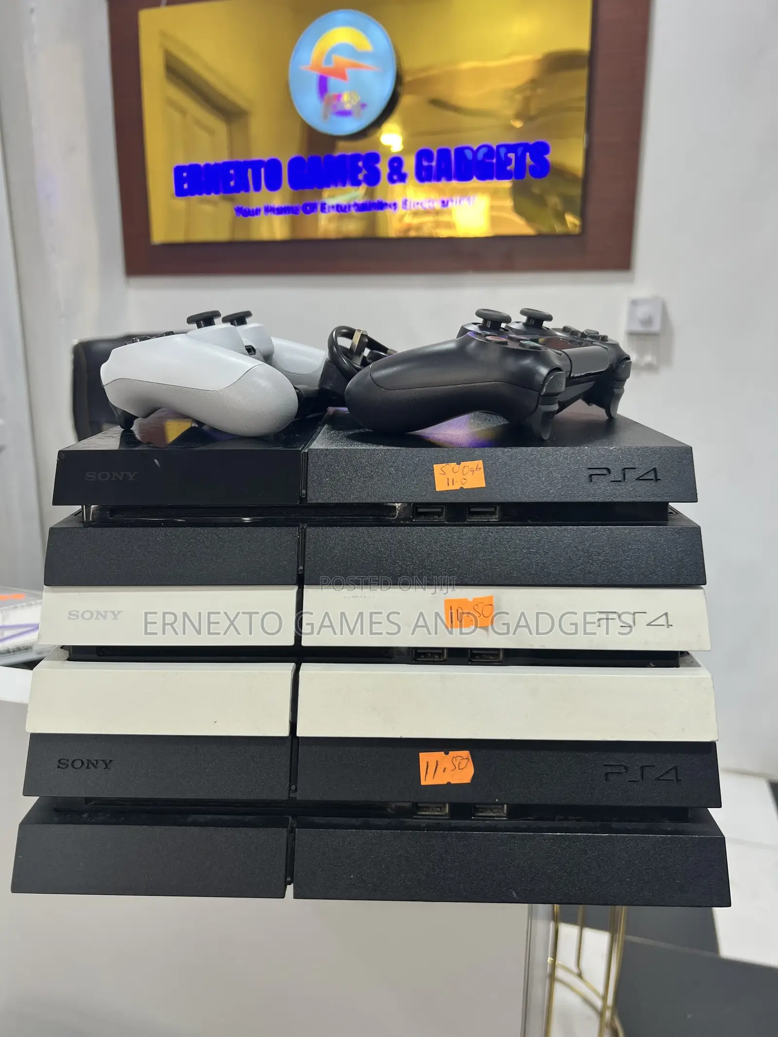 PS4 Jailbreak With 2 Controllers Loaded With 10 Games