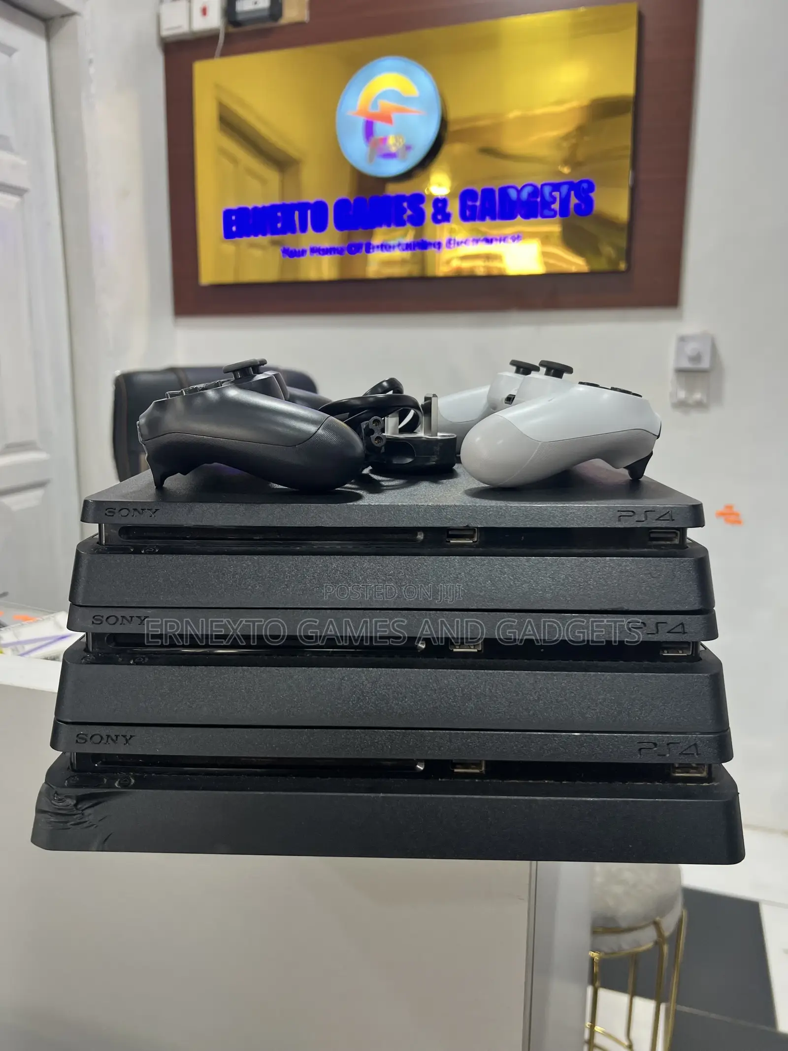 PS4 Slim Jailbreak With 2 Controllers Loaded With 10 Games