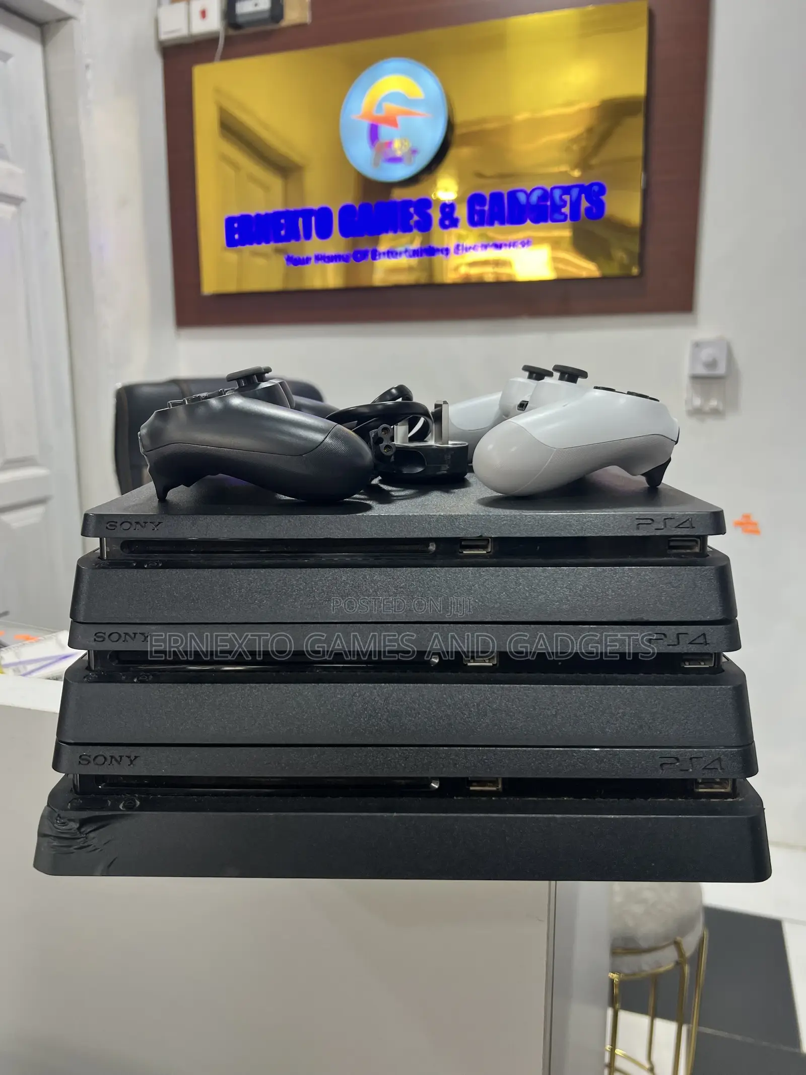 PS4 Slim Jailbreak With 2 Controllers Loaded With 10 Games