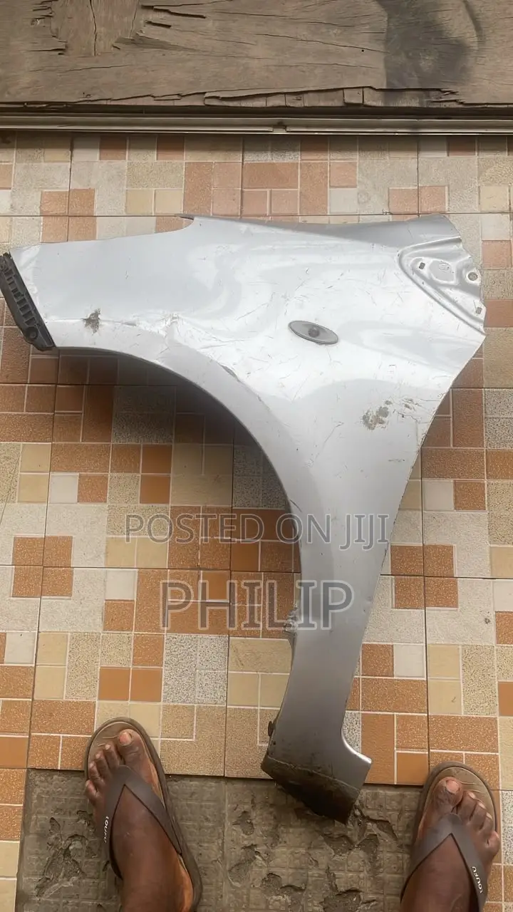 Toyota Vitz 2009-2010 Fender