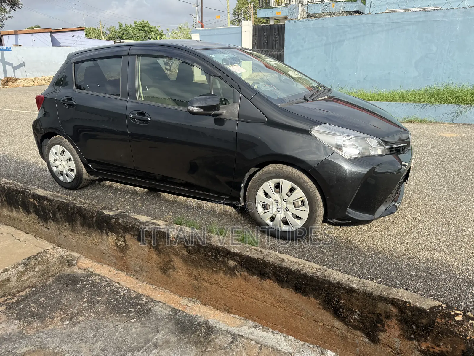 Toyota Vitz 2015 Black