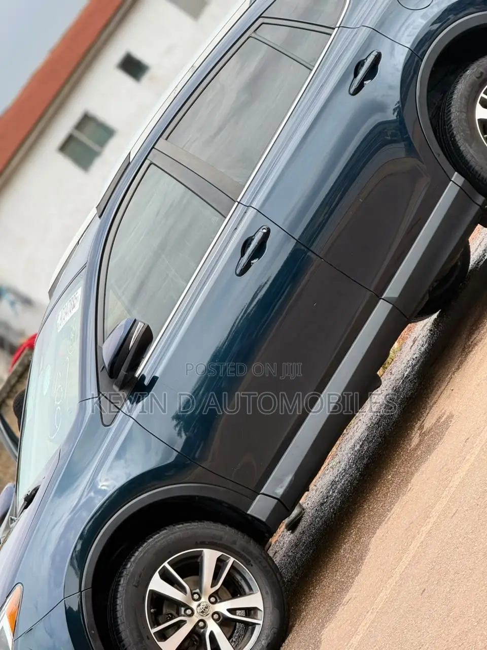 Toyota RAV4 XLE AWD 2019 Blue