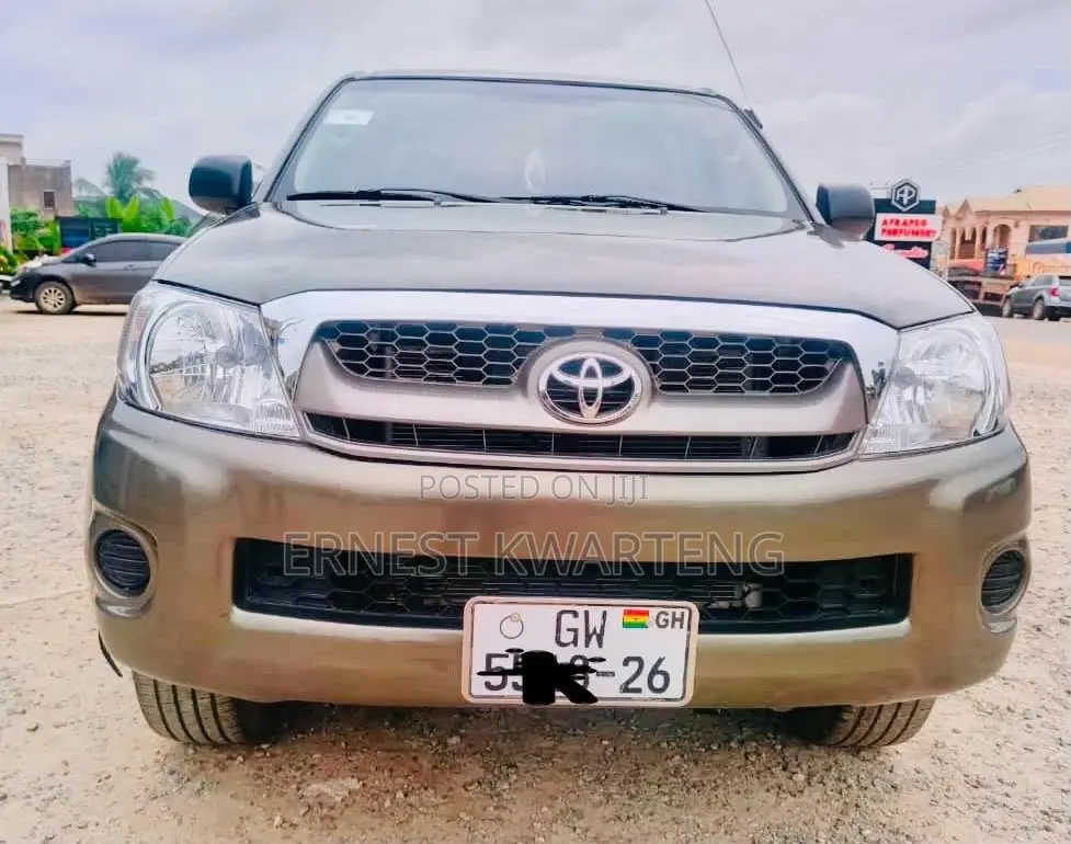 Toyota Hilux 2010 Silver