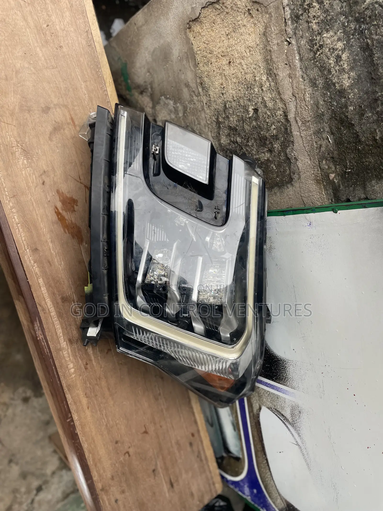 Ford Expedition 2020 Headlight