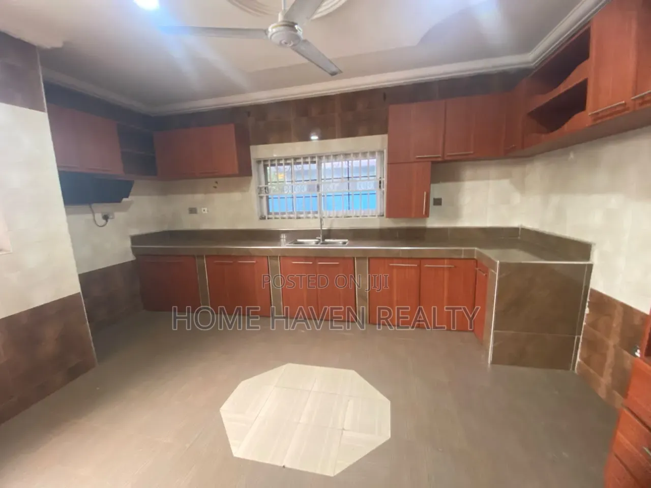 5bdrm House in Haasto Bohye, Papao for sale