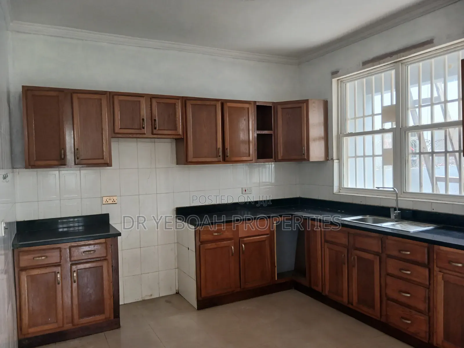 3bdrm Duplex in Spintex Manet :- 3, Papaye for rent
