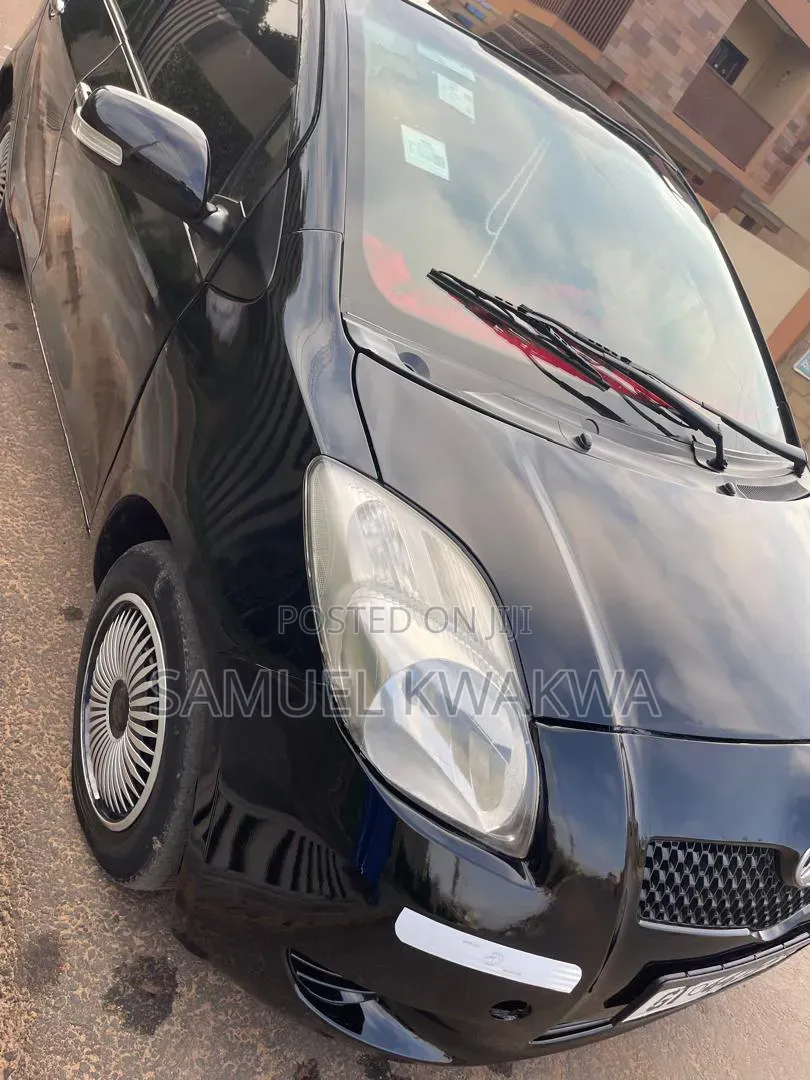 Toyota Vitz 2010 Black