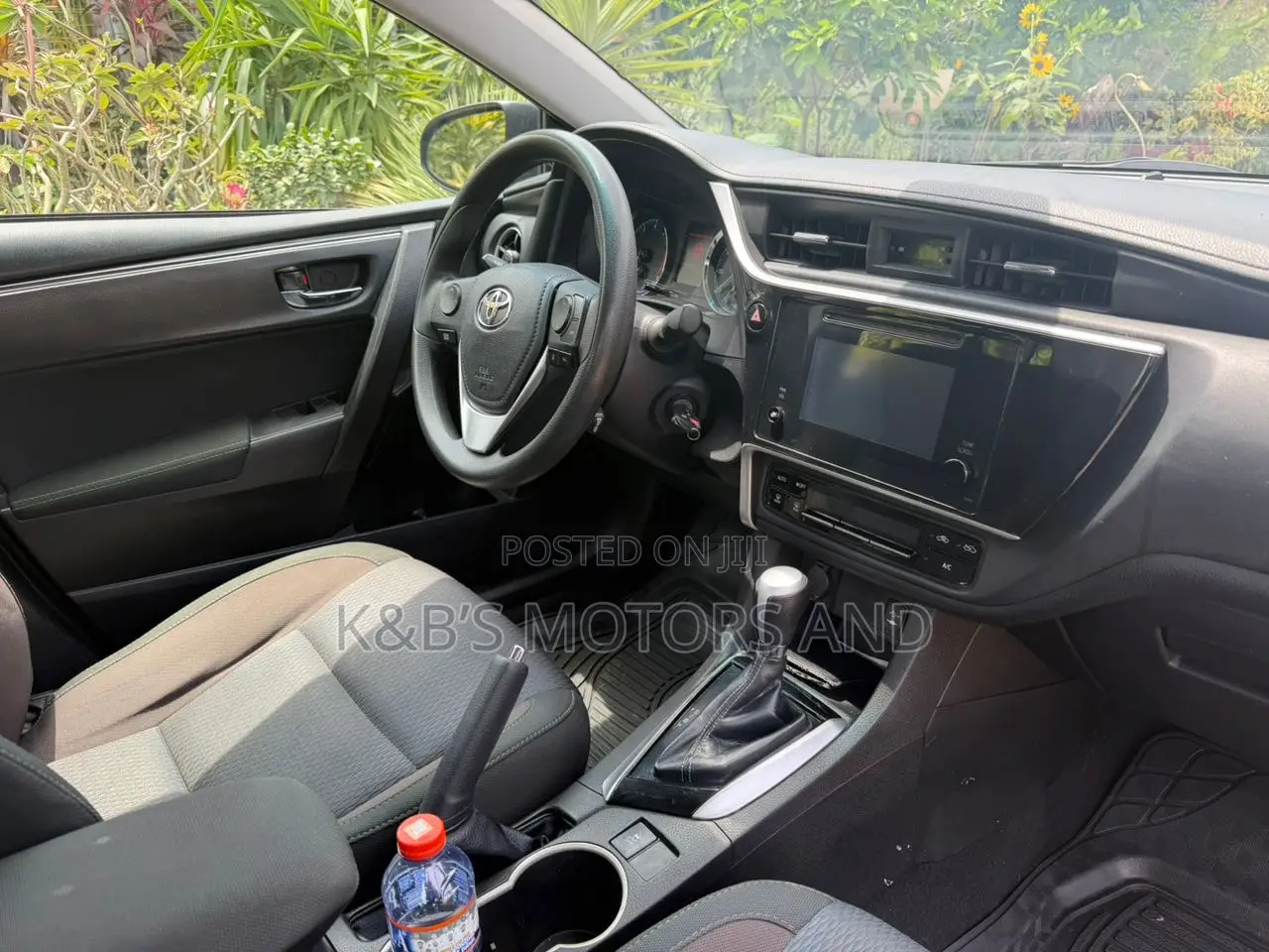 Toyota Corolla LE (1.8L 4cyl 2A) 2018 Blue