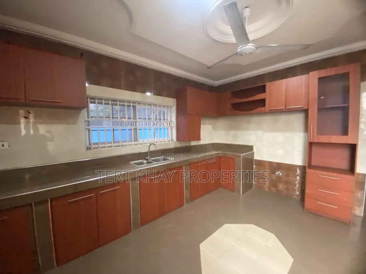 5bdrm House in Haatso, ECOMOG for sale