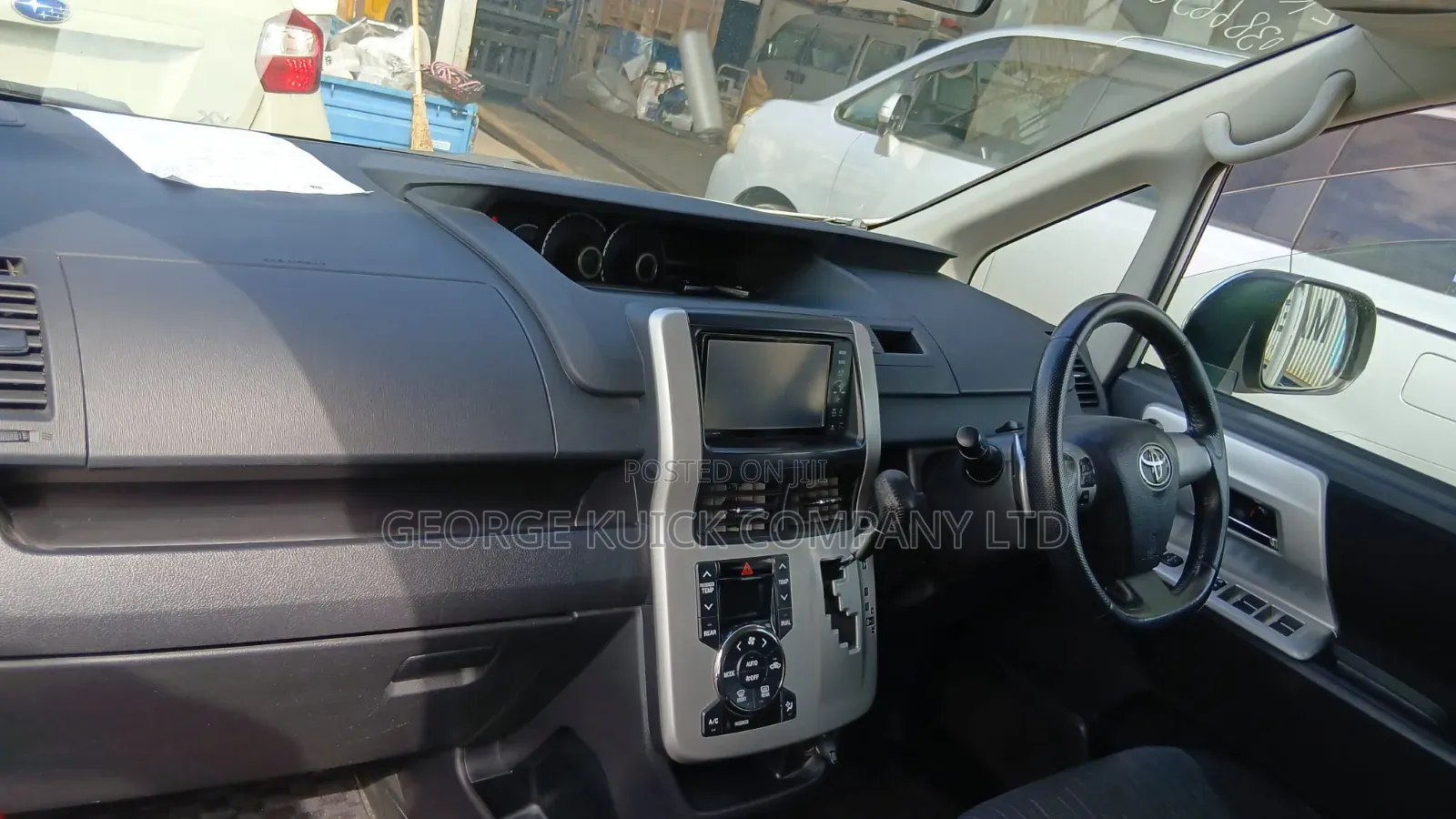 Toyota Voxy 2011 White