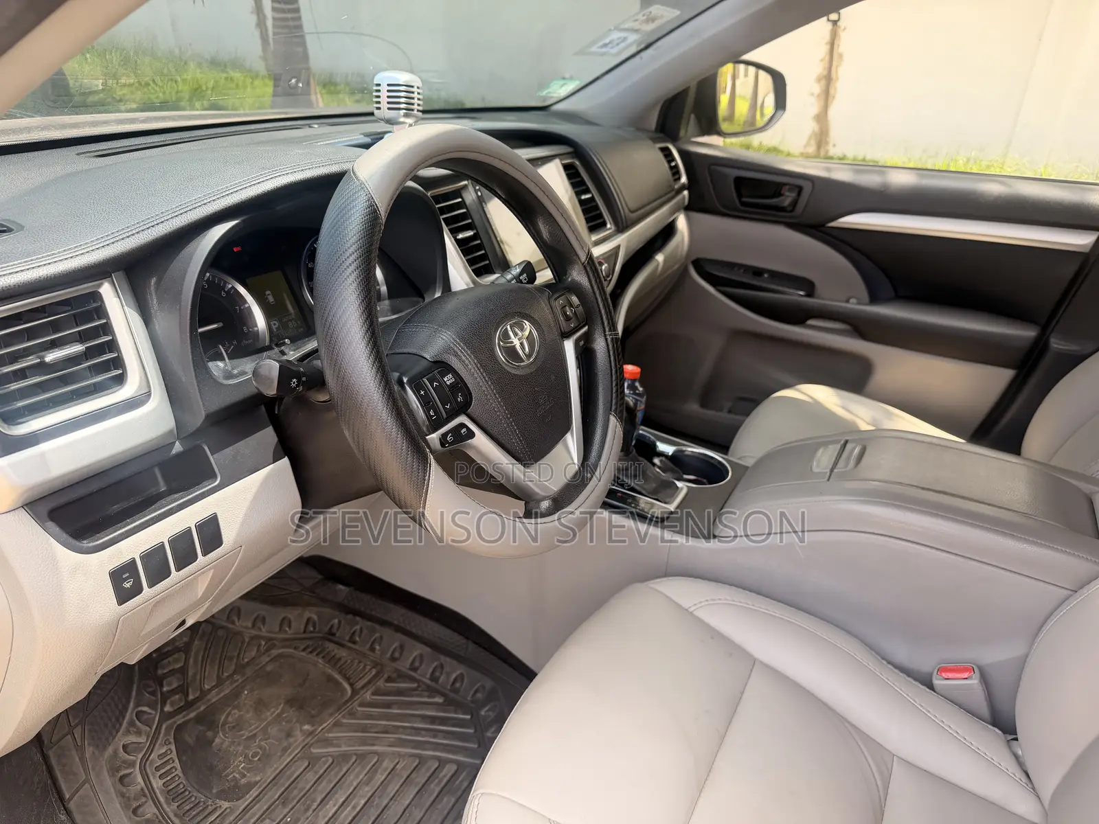 Toyota Highlander LE V6 4x4 (3.5L 6cyl 6A) 2016 Gray