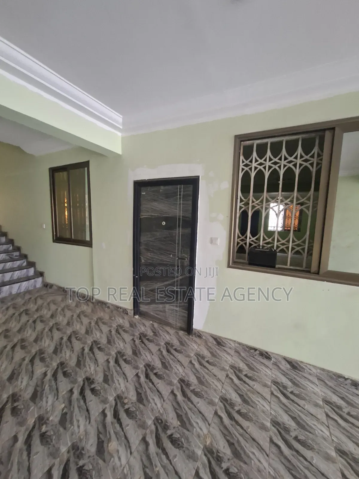 2bdrm Apartment in Madina, Zongo Junction for rent