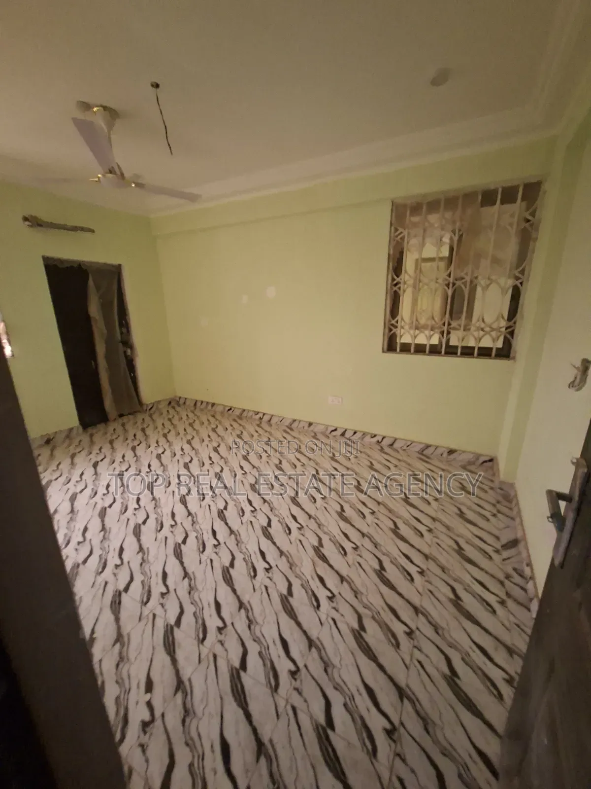 2bdrm Apartment in Madina, Zongo Junction for rent