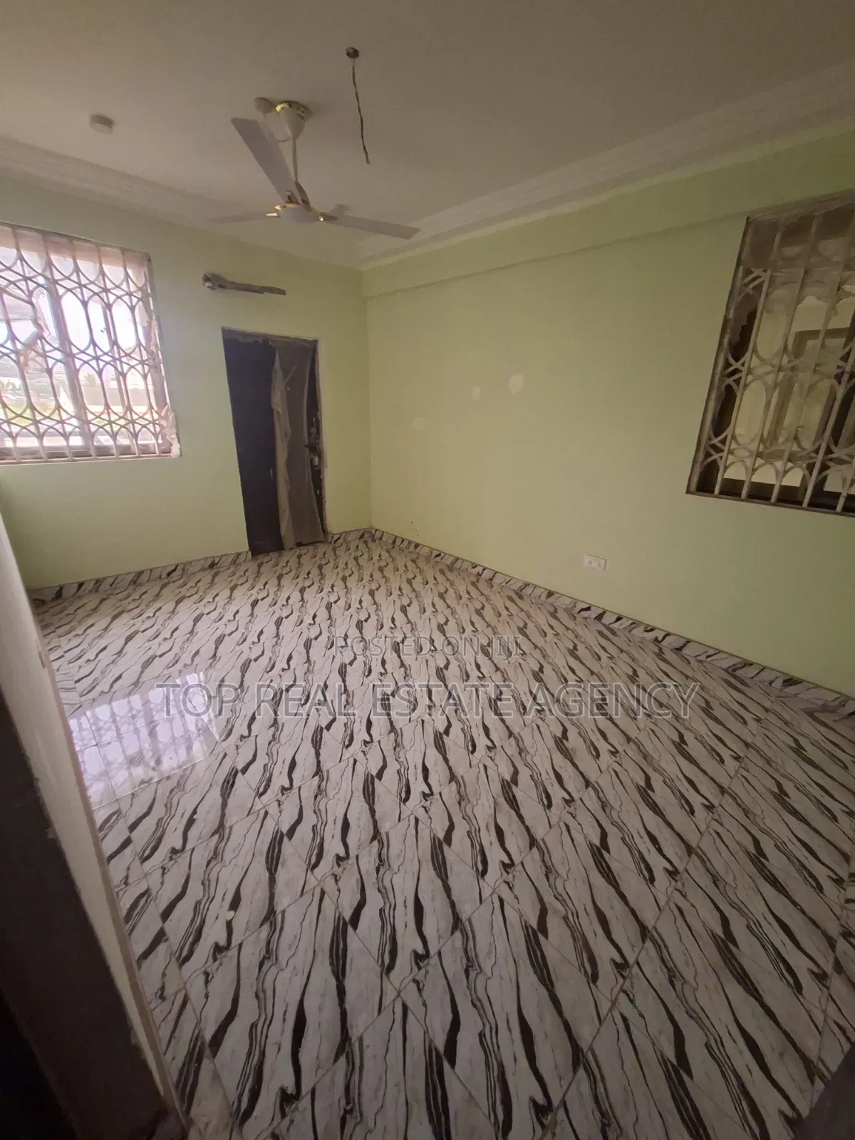 2bdrm Apartment in Madina, Zongo Junction for rent