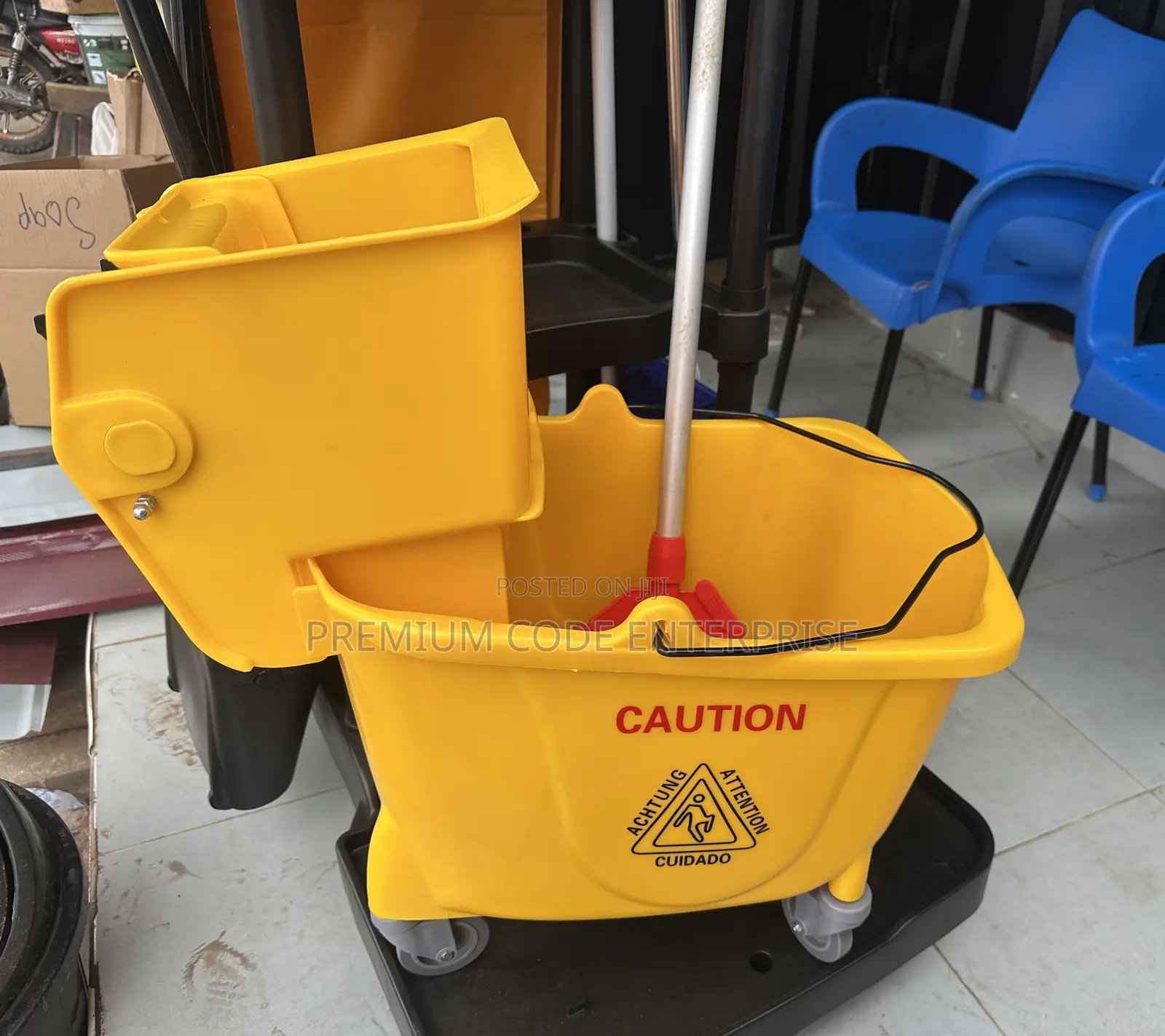 32 Liter Industrial Mop Bucket, Yellow