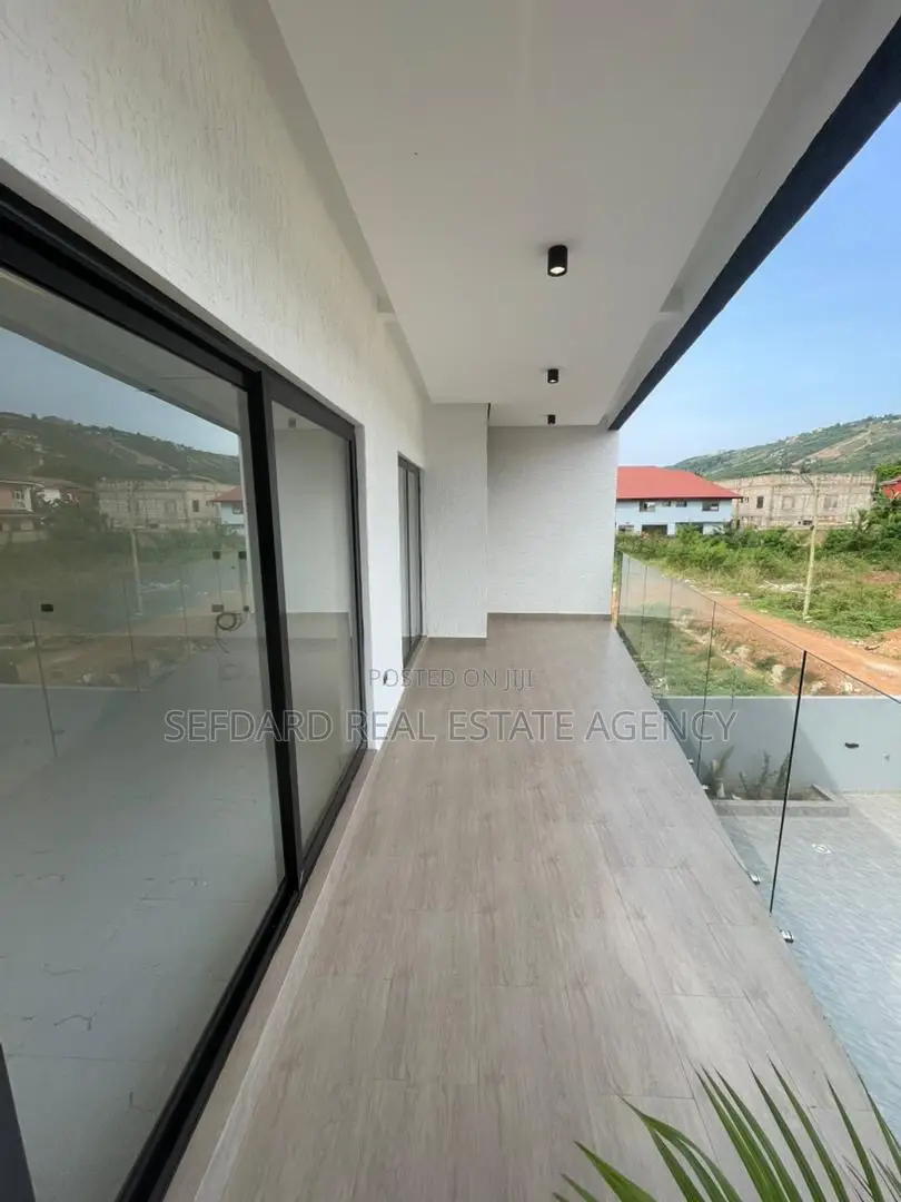 4bdrm Duplex in Sefdard Properties, Oyarifa for sale