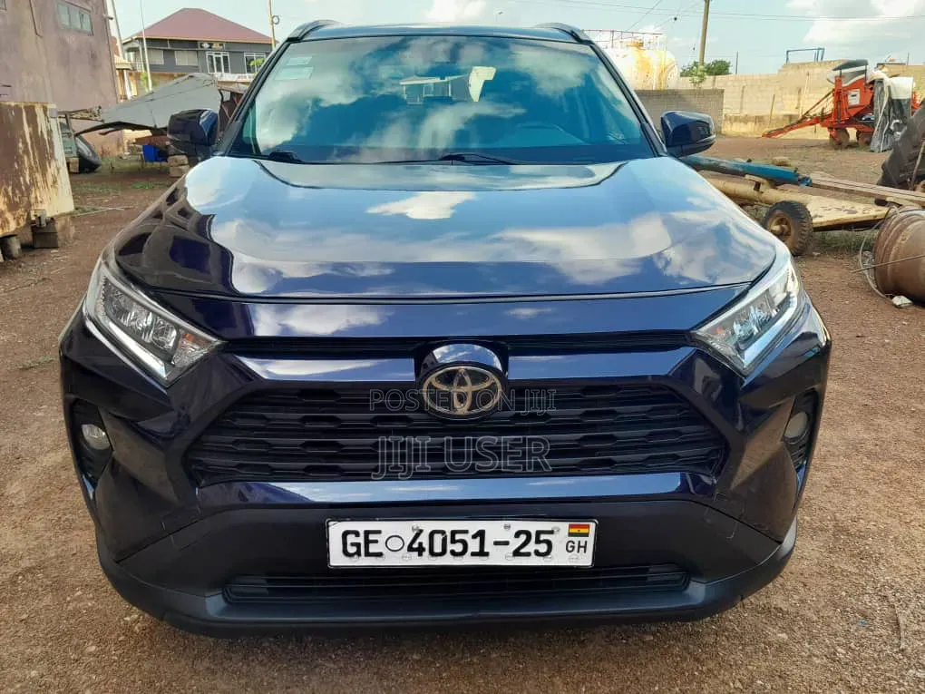 Toyota RAV4 2021 Blue